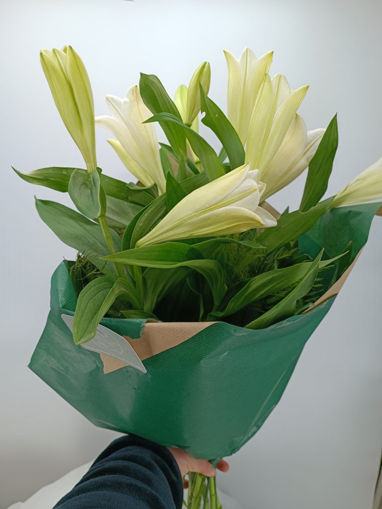 Bouquet de 10 lys blanc l'atelier de cerise