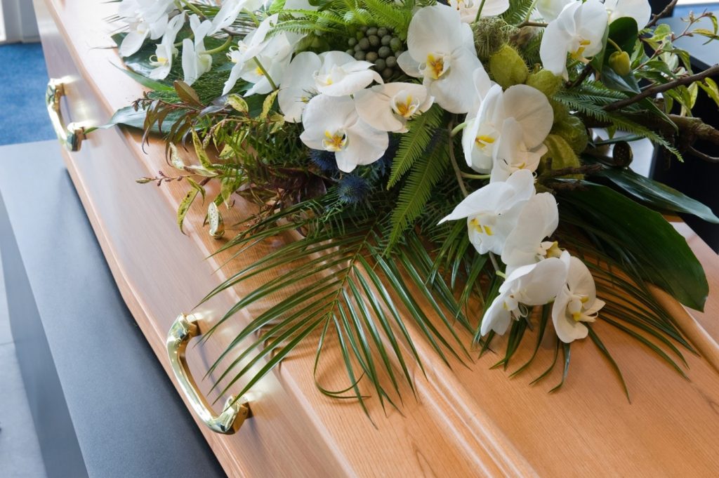 composition florale pour dessus de cercueil