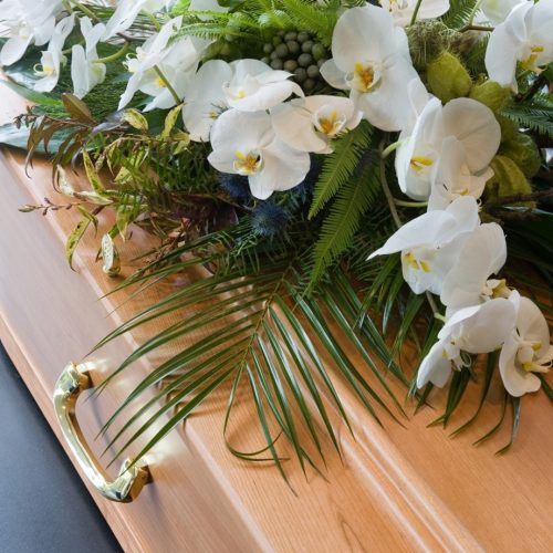 composition florale pour dessus de cercueil