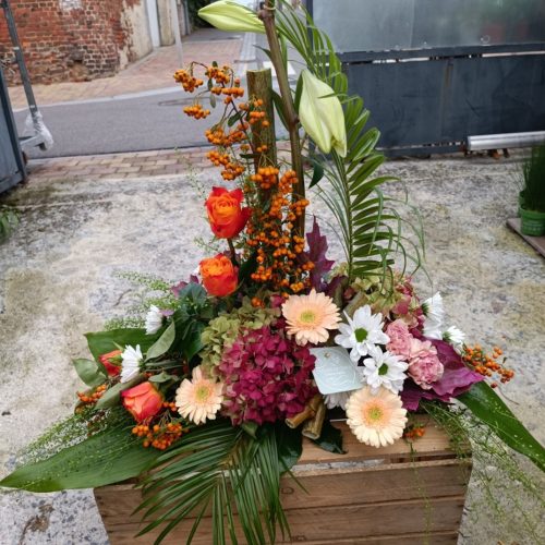 composition florale pour devant de tombe en hauteur