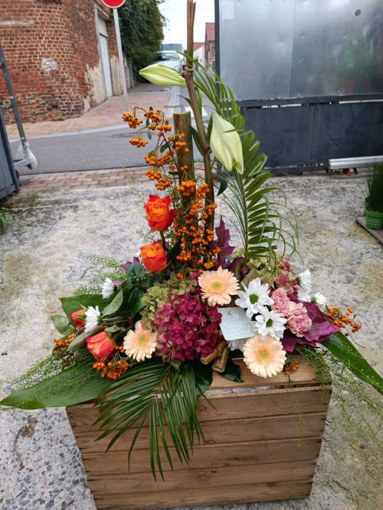 composition florale pour devant de tombe en hauteur