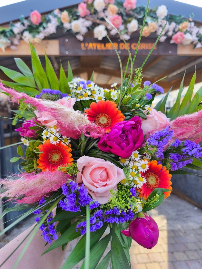 bouquet roses, germini et pampa